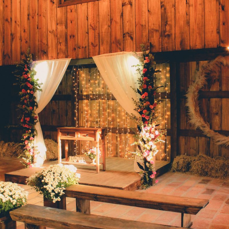 Barn Wedding Decor Ideas: Style a Historic Venue Right